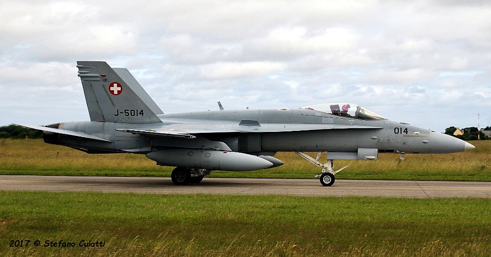 040, J-5014 FA-18C, FlSt11 SwissAF