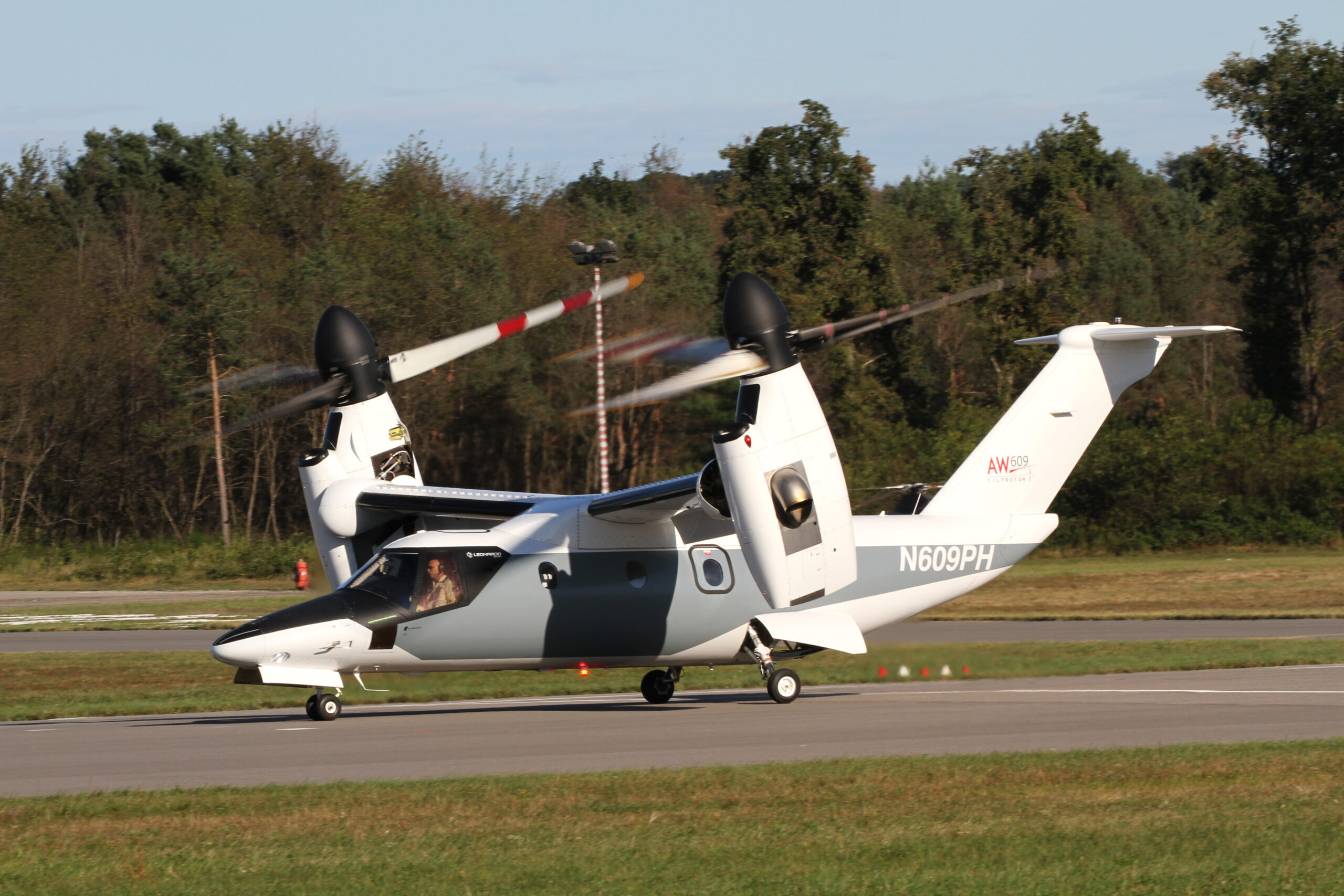 AW609